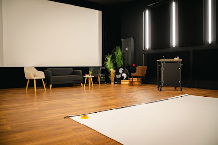 Who is BobB GmbH