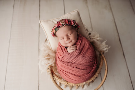 Babyfotograf kleines Kunstwerk Schwangerschafts - und Neugeborenenfotografie