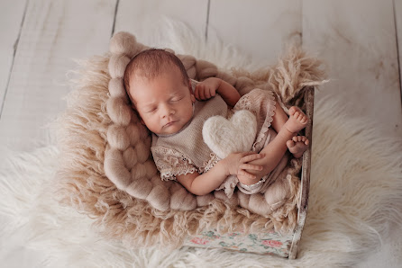 Babyfotograf kleines Kunstwerk Schwangerschafts - und Neugeborenenfotografie