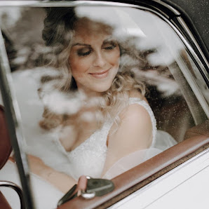 l’OVIEBRIDE – Madlena Nicol Gehrmann | Brautstyling, Hochzeitsfotografie & Bridal Shop in Esslingen bei Stuttgart