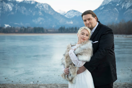 Anika Enge - Wedding & Portrait Photography