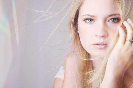 Carina Häusler - Fotografin • Hair & Make Up Artist • Make Up Kurse • Brautstyling