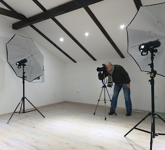 MerisCon Photostudio International by Hari M.