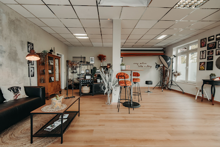 DANA LANG Studios