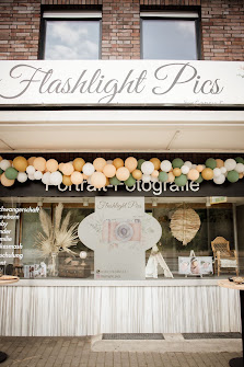Flashlight Pics by Cansu C.