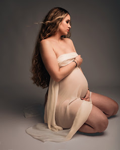 Oui Chérie Luxe Portraiture - Edle Schwangerschaftsfotografie in München