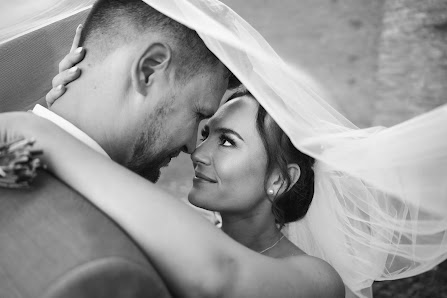 Herzmoment Fotografie | Fotograf für Hochzeit, Newborn & Familien | by Chris & Lisa