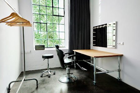 Light & Stone Studio