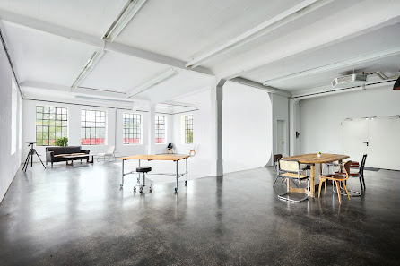 Light & Stone Studio