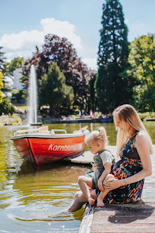 Babyfotograf Frankfurt. Feine Familienfotografie Lieblingsmensch: Babybauch und Newborn Fotos