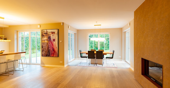 PHOTOGRAPHS AND LIVING