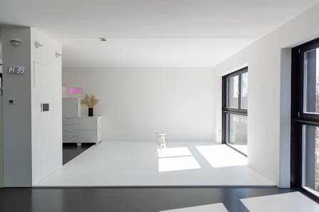 RENT HR STUDIOS