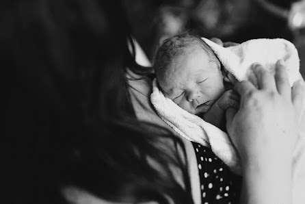 geburtsreportage hamburg | geburtsfotografie . wochenbett . skin to skin